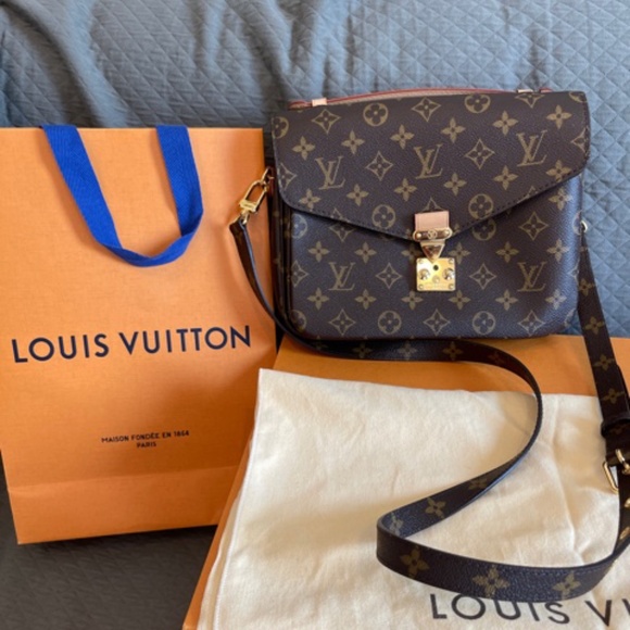 Louis Vuitton Handbags - Louis Vuitton Monogram Pochette Metis